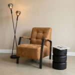 Fauteuil Thirty in cognac Missouri stof met zwart metalen frame in een modern interieur