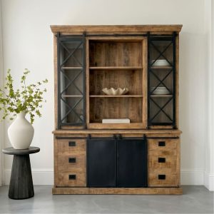 Buffetkast Lotte gemaakt van mangohout en perfect voor ieder industrieel interieur.