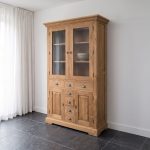 Vitrinekast Bologna 115cm van Tower Living nu verkrijgbaar bij HUUS, perfect voor ieder landelijk interieur.