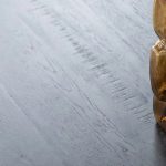 detailfoto zwart mangohouten tafelblad rechthoekige eettafel Apeldoorn HUUS