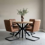 Industriële eetkamersetting met eettafel Iris en eetkamerstoel One van HUUS.
