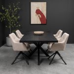 Eettafel Floor gemaakt van zwart mangohout met een vissengraat patroon van HUUS