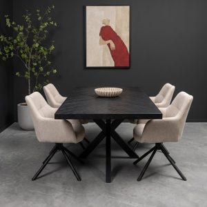 Eettafel Floor gemaakt van zwart mangohout met een vissengraat patroon van HUUS