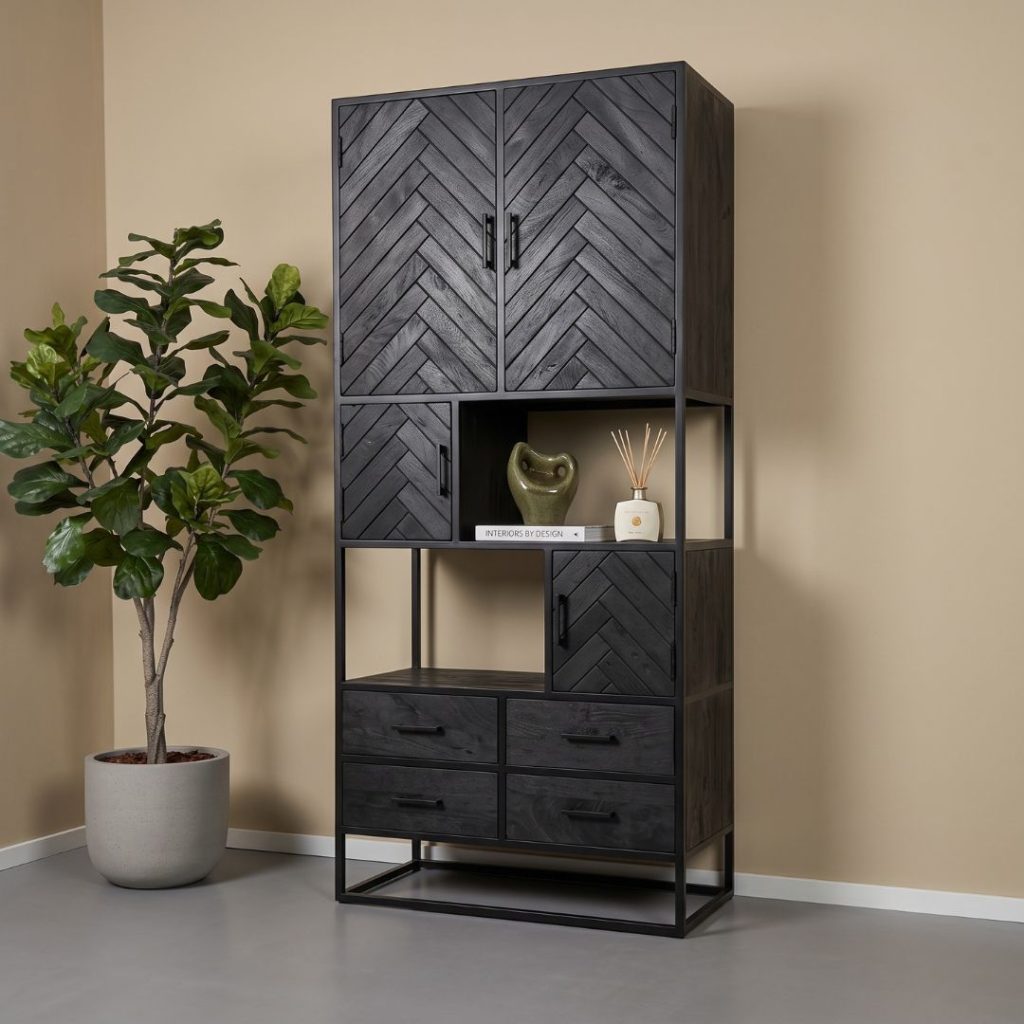 Wandkast Floor gemaakt van zwart mangohout met een modern vissengraat patroon