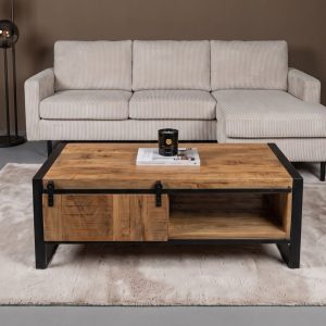 Salontafel Dominique van HUUS gemaakt van mangohout met zwart metaal. Perfect voor ieder industrieel interieur.