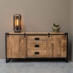 Dressoir Dominique van HUUS gemaakt van mangohout met zwart metaal. Perfect voor ieder industrieel interieur.