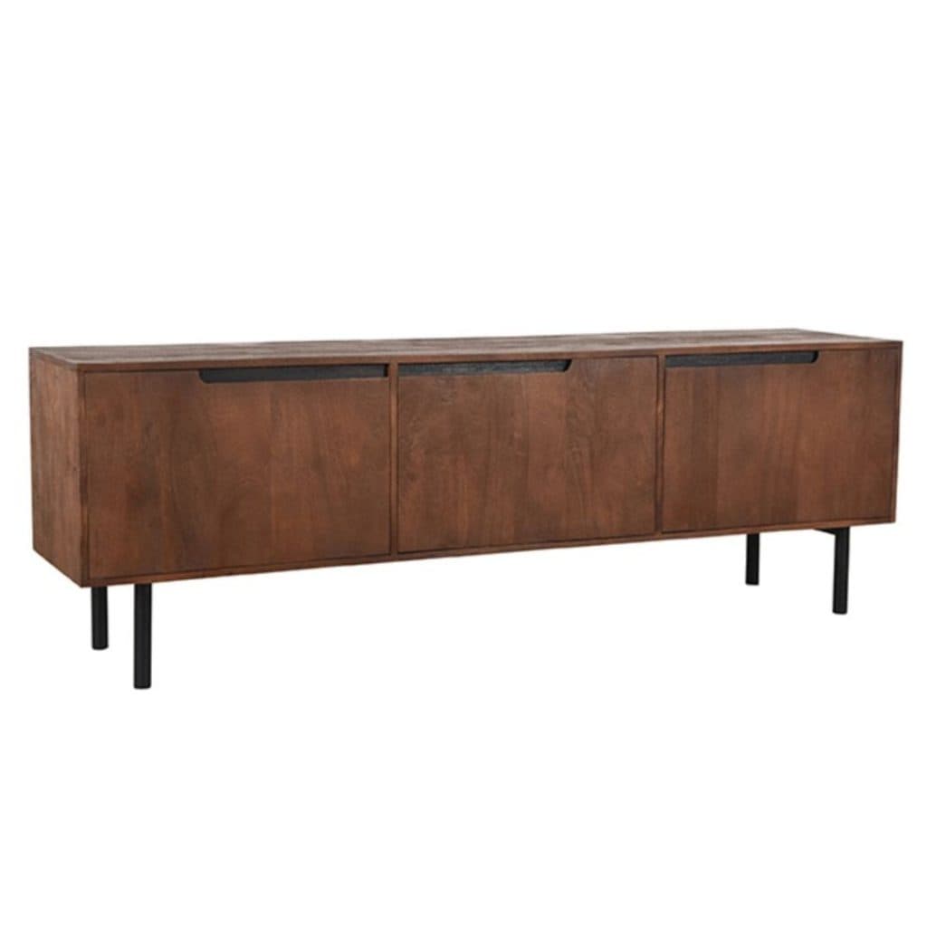 Schuins zijaanzicht van het 180 cm brede tv-meubel in mangohout met zwart metalen poten en verbindingsframe.