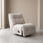 Relaxfauteuil Zen vanHUUS gestoffeerd in een naturel boucle stof.