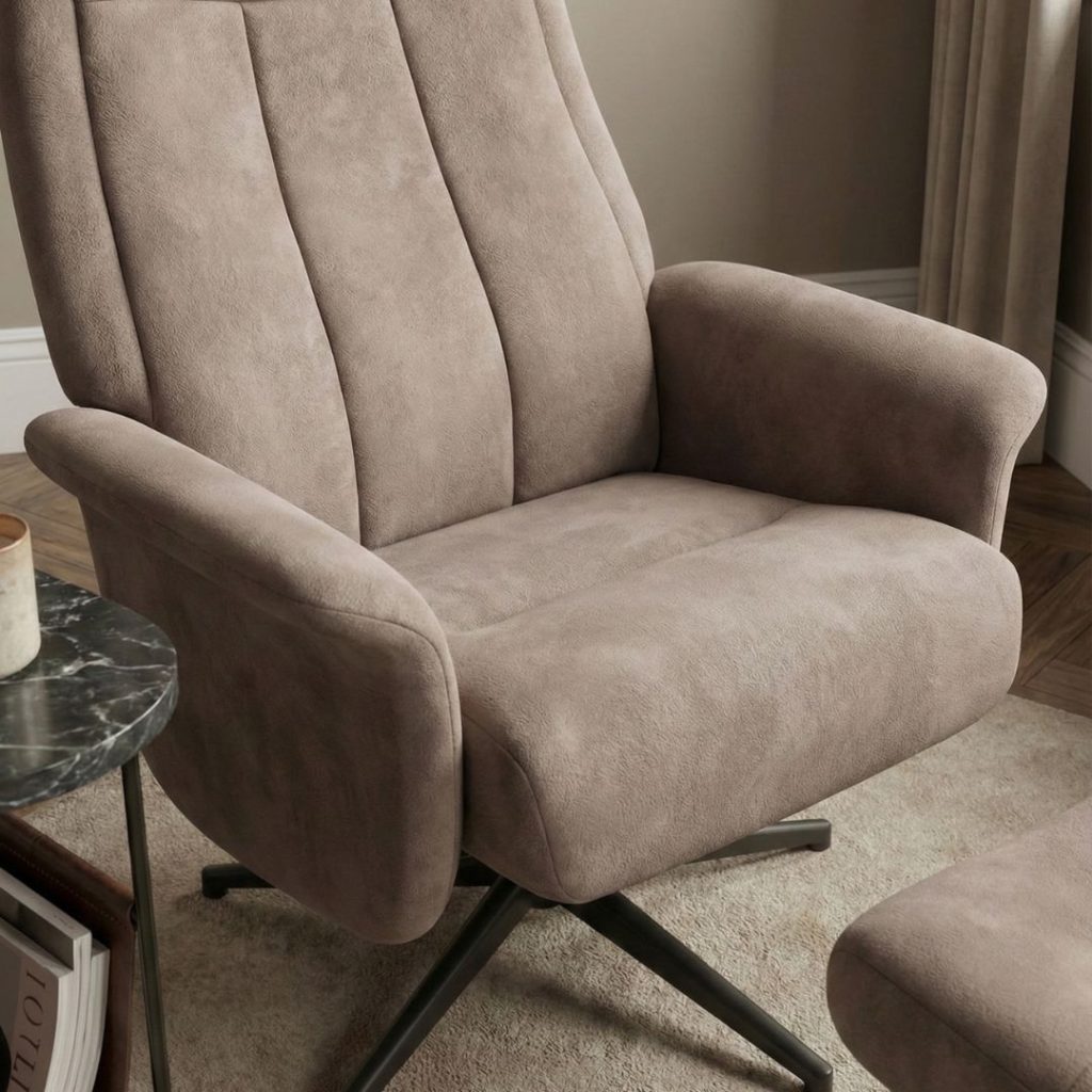 Comfortabele fauteuil Sam in taupe missouri stof van HUUS