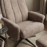 Comfortabele fauteuil Sam in taupe missouri stof van HUUS