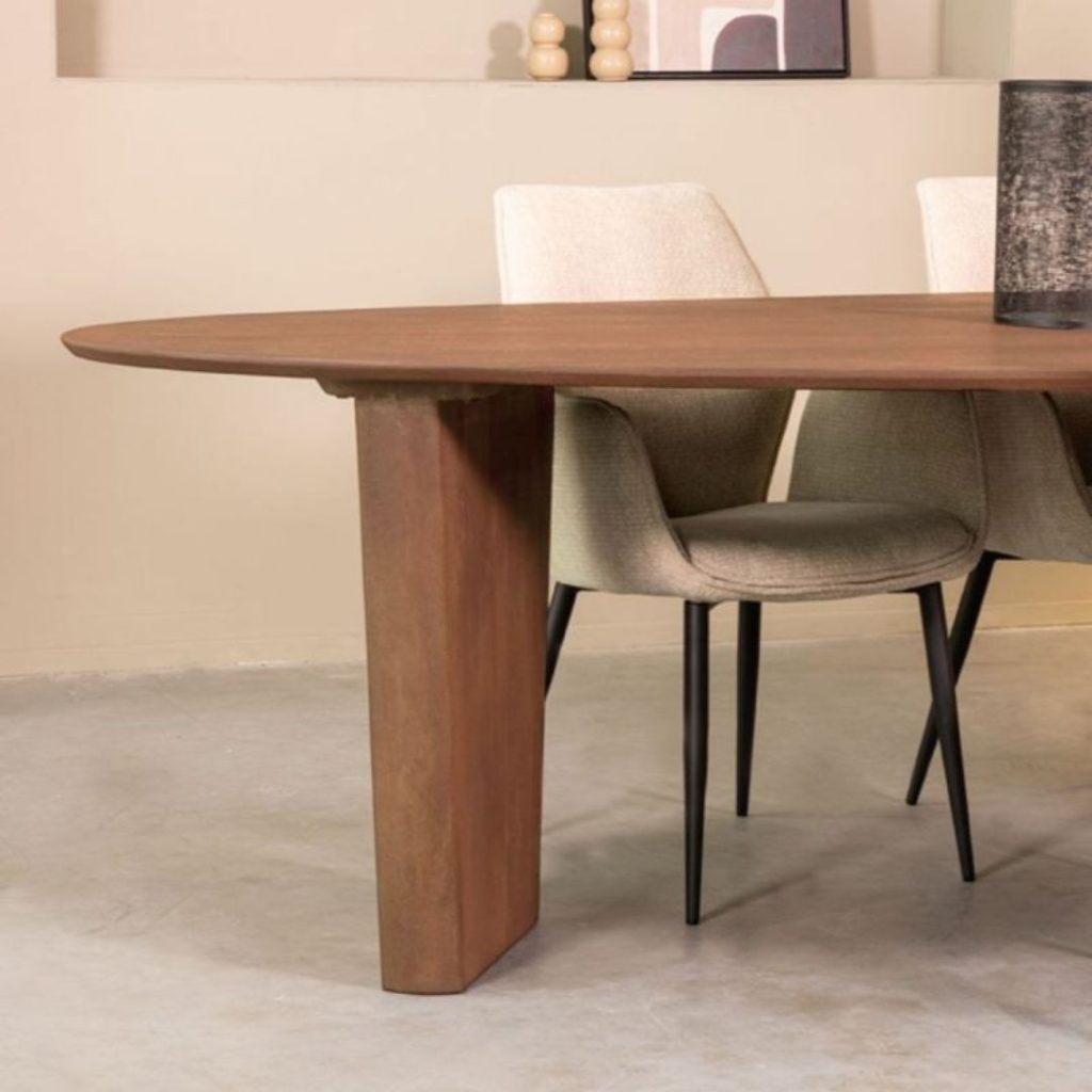 Eettafel WOW van LABEL51 sandblasted mangohout in een bruine kleur