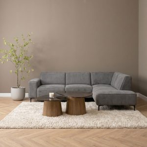 Hoekbank Noud in een rustig en modern interieur, nieuw bij HUUS
