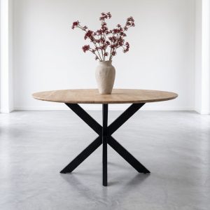 Gezanstraalde eettafel Madrid in naturel mangohout van HUUS