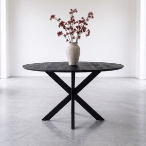 Gezanstraalde eettafel Madrid in zwart mangohout van HUUS