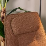De perfecte toevoeging voor bij fauteuil Odense van label51 is dit comfortabele coral kleurig hoofdkussen.