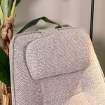 De perfecte toevoeging voor bij fauteuil Odense van label51 is dit comfortabele mushroom kleurig hoofdkussen.