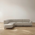 Beige hoekbank Mauro van HUUS voor in een modern interieur.