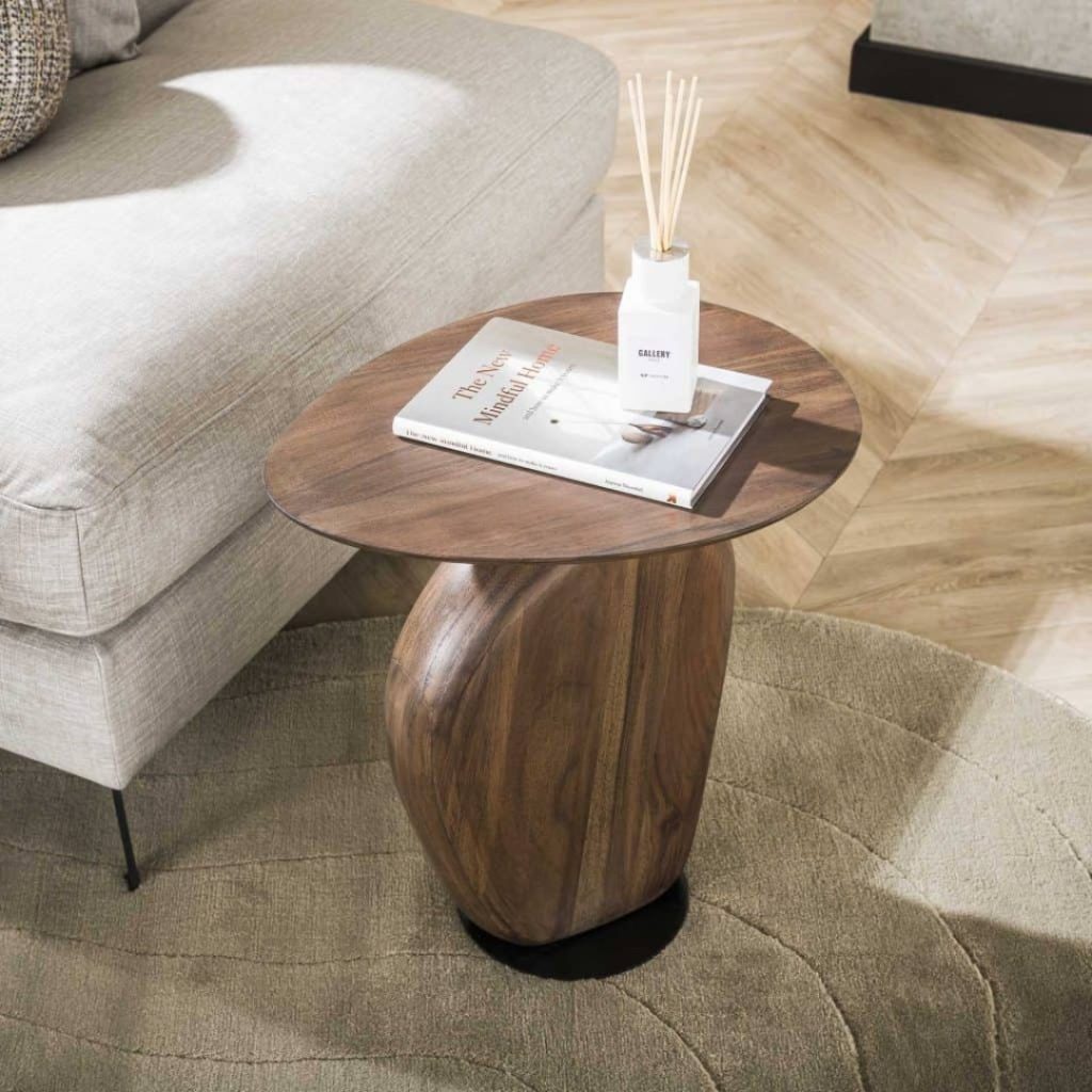 Bijzettafel Aart van acaciahout met warme houttint en perfect voor naast je bank of fauteuil.