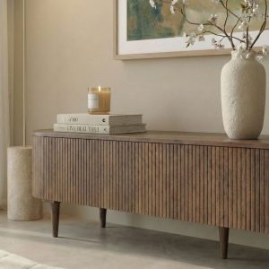 Detail van de kleppen met druksysteem van TV-meubel Oliva van LABEL51