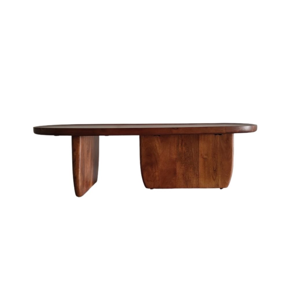Zijaanzicht van salontafel met unieke pootconstructie