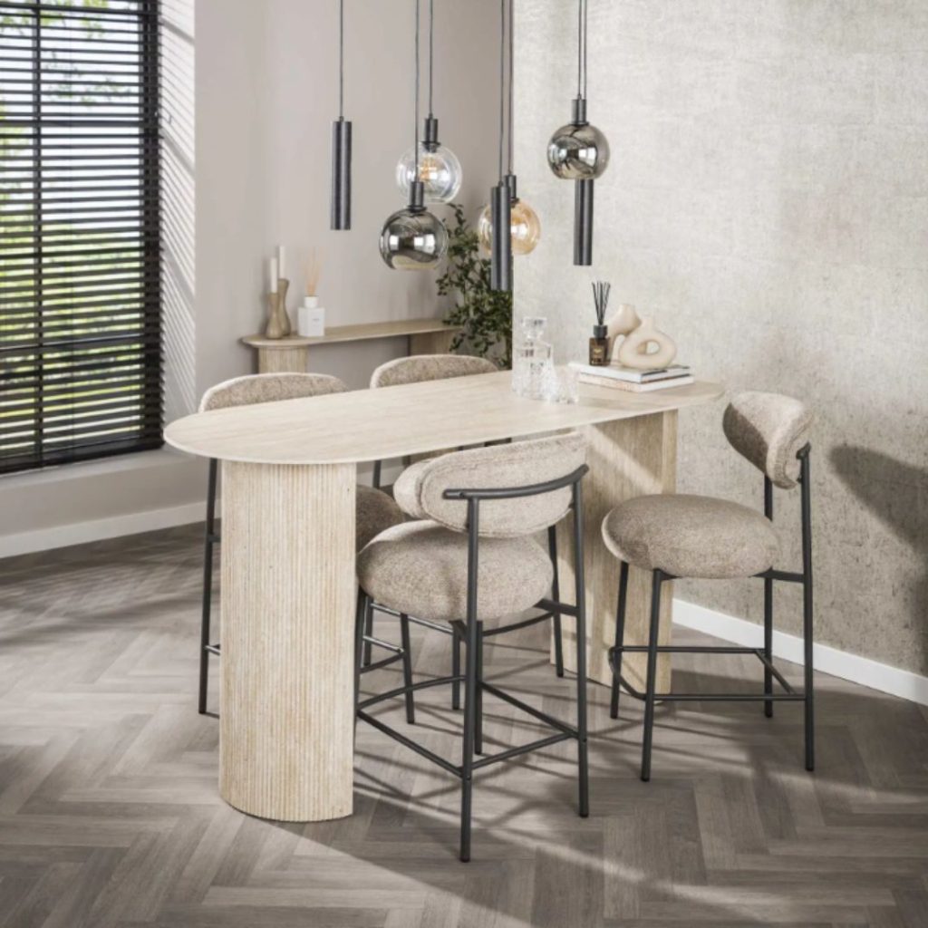 Bartafel Liva uit de HUUS Premium Collectie is een stijlvolle en eigentijdse toevoeging aan je woonkamer