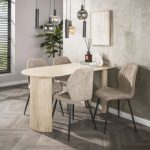 Eettafel Liva 2 uit de HUUS Premium Collectie is een stijlvolle en eigentijdse toevoeging aan je woonkamer