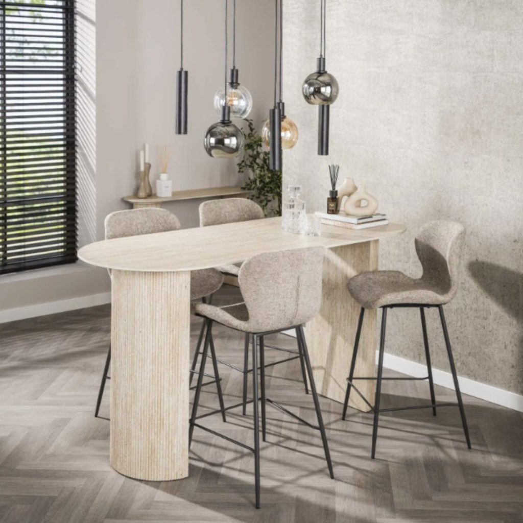 Bartafel Liva uit de HUUS Premium Collectie is een stijlvolle en eigentijdse toevoeging aan je woonkamer