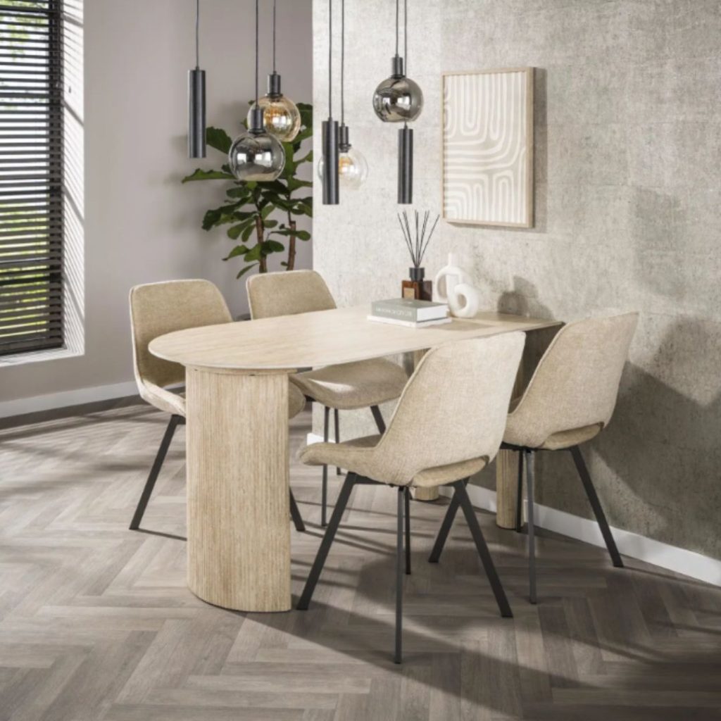 Eettafel Liva 2 uit de HUUS Premium Collectie is een stijlvolle en eigentijdse toevoeging aan je woonkamer