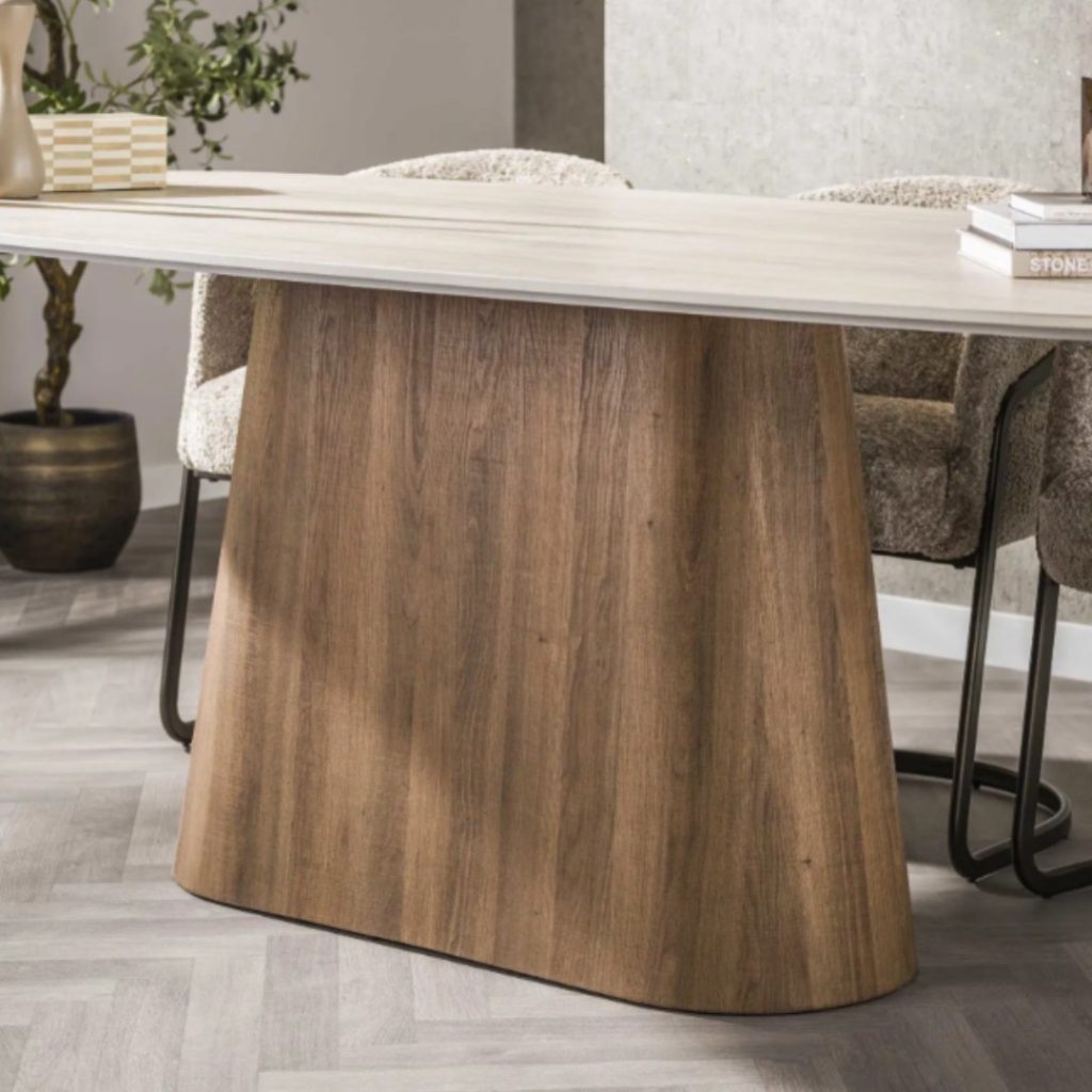 Detail foto van de tafelpoot van Eettafel Silvy uit de HUUS Premium Collectie