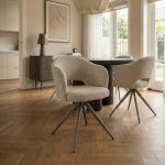 Eetkamerstoel Lela van LABEL51 naturel Elite stof taupe metalen poot interieur