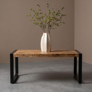 Salontafel Britt standaard en gemaakt van robuust en industrieel mangohout, nu vekrijgbaar op HUUS.nl