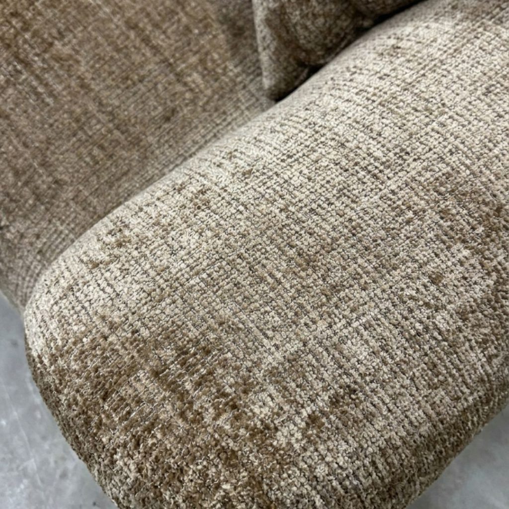 Detail foto chenille caramel stof van hoekbank Cloudy van HUUS