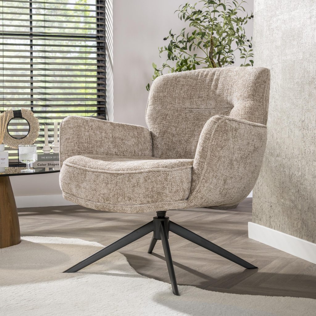 HUUS fauteuil tommy in zand kleur in sfeervolle kamer