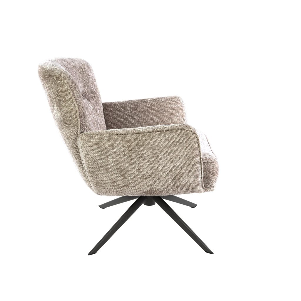Zijaanzicht van fauteuil tommy in zand kleur op witte achtergrond