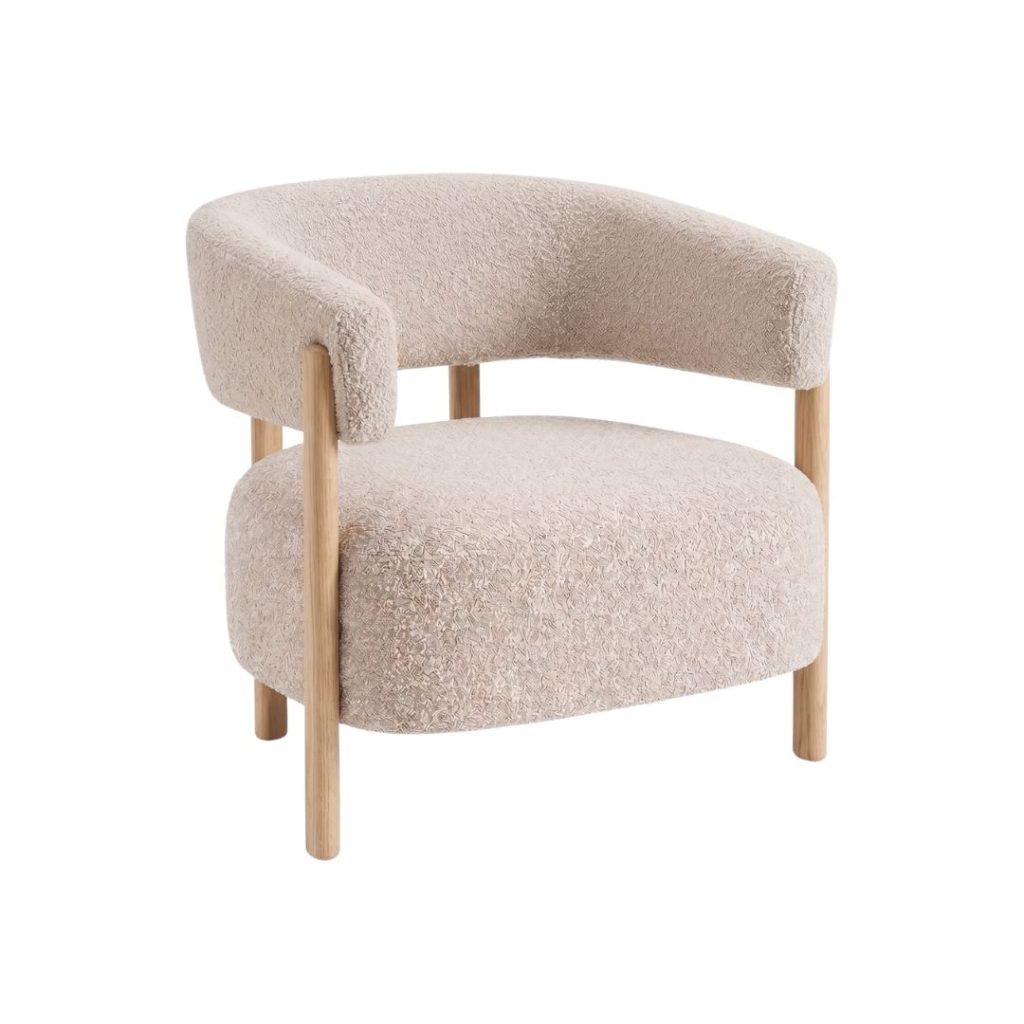 Nieuw in de HUUS collectie, Relaxfauteuil Japandi met een walnoot kleurig metalen frame en een zand kleurige zitting. Voor de beste prijs bij HUUS!
