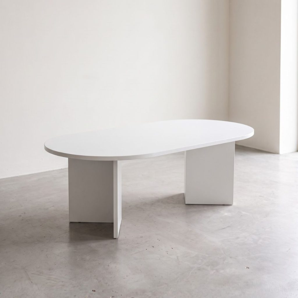 Witte salontafel van melamine in een rustige Japandi stijl